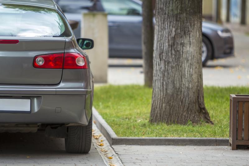 Moc kostki brukowej na podjeździe do garażu – test wytrzymałości pod dużym obciążeniem